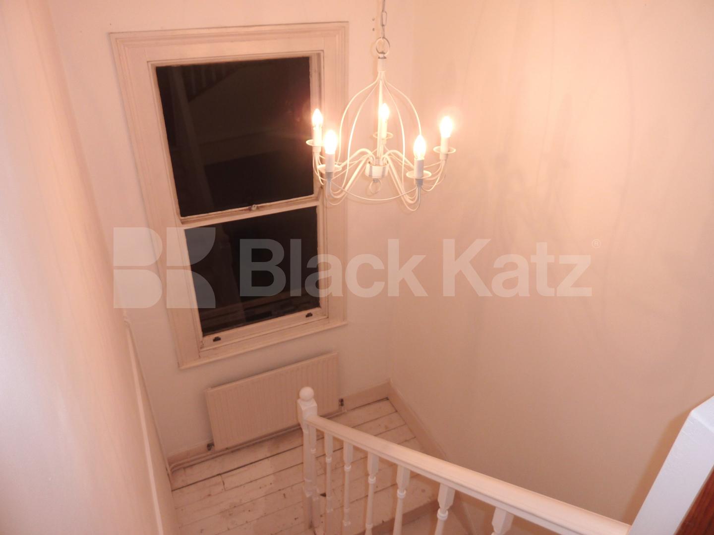 			NEW INSTRUCTION!, 2 Bedroom, 1 bath, 1 reception Flat			 Tufnell Park Road, TUFNELL PARK